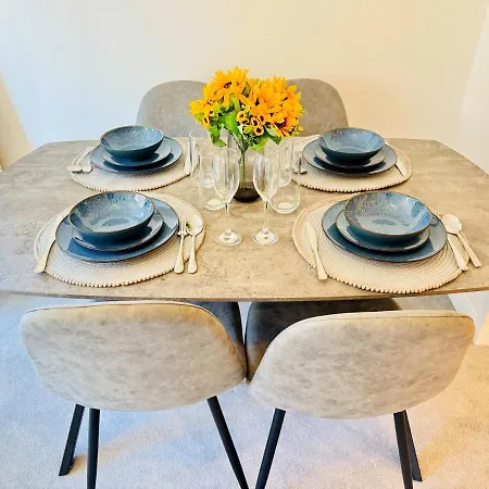 Apartamento Live The Wembley Buzz! Stylish Flat Near Station & Amenities Londres Exterior foto