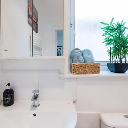 Apartamento Live The Wembley Buzz! Stylish Flat Near Station & Amenities Londres Exterior foto