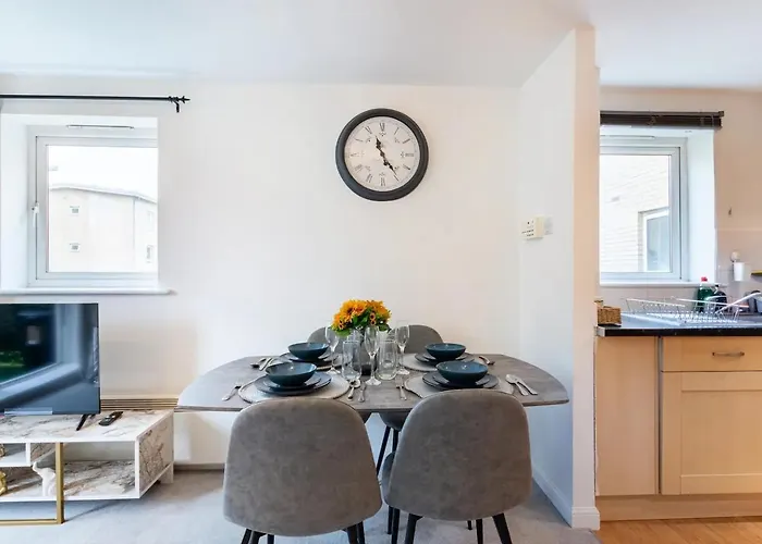 Live The Wembley Buzz! Stylish Flat Near Station & Amenities